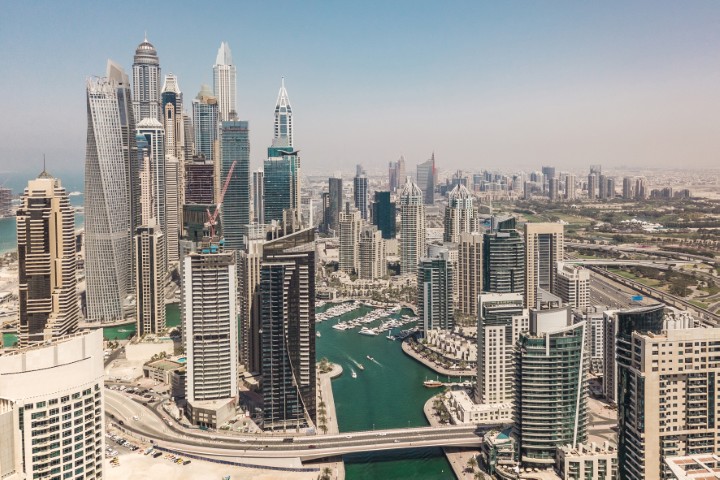 Vue de la marina illustrant le cout de la vie a Dubai